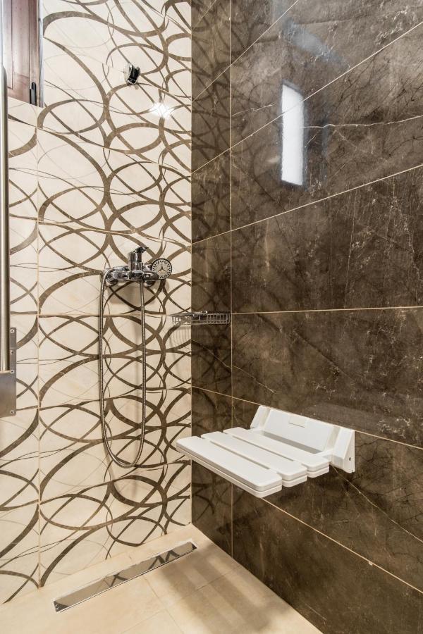 Karouzo - With Private Pool *